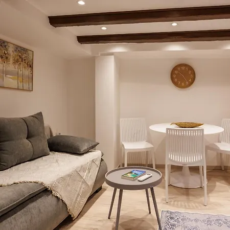 Apartment Spianada Ground Floor Next To Liston